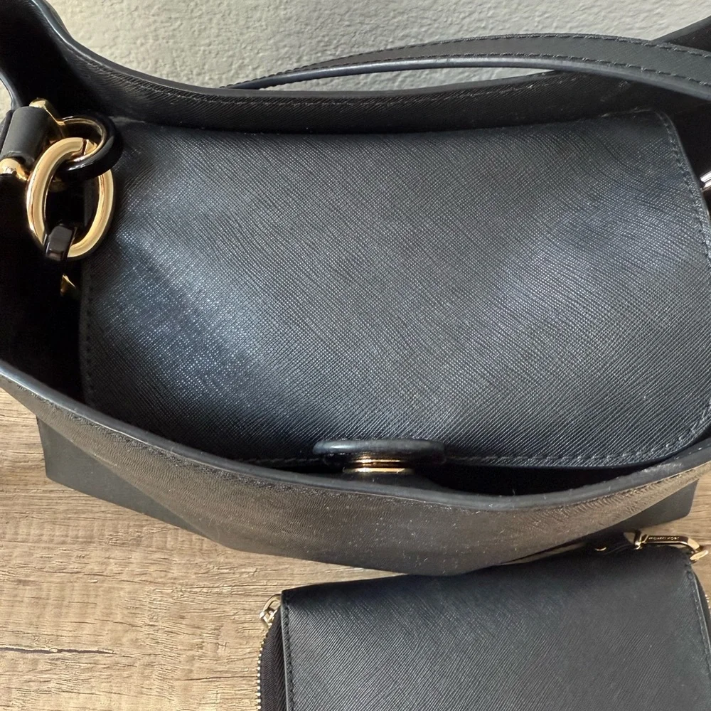 Michael Kors Black Shoulder Bag with Wallet - Picture 2 of 9